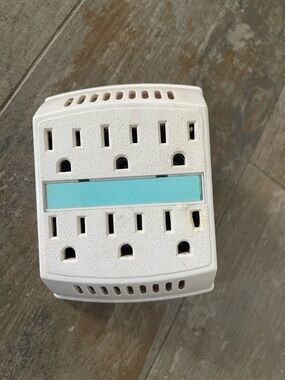 White 6 Multi-Outlet Power Adapter